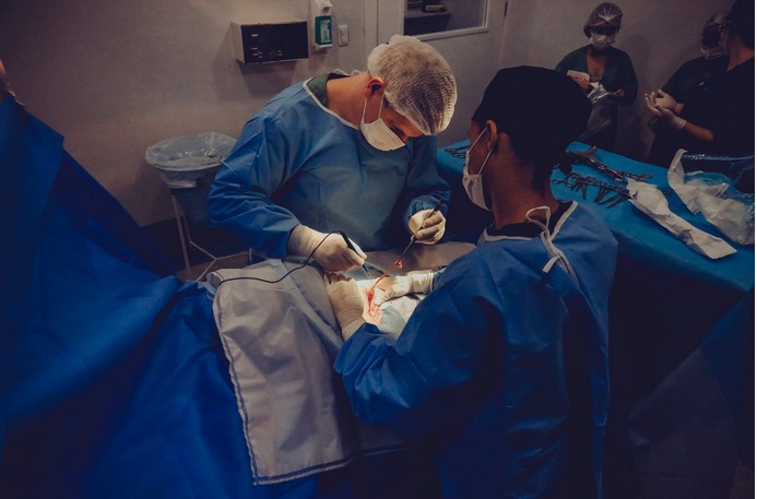 orthopaedic surgeons at work